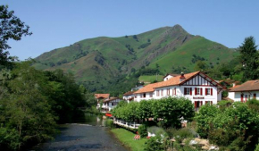 Отель Hôtel Arcé  Сент-Этьен-Де-Баигори